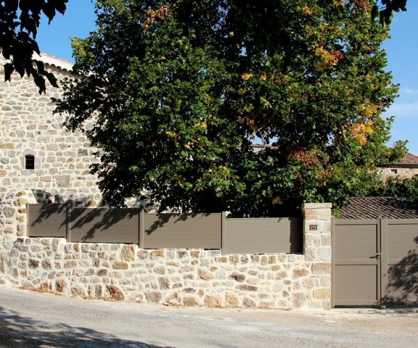 KT-contemporain-karmen-cloturee