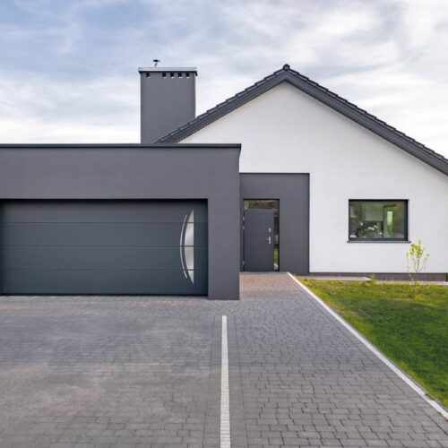 porte-garage6 Une maison moderne avec une porte de garage en aluminium