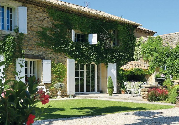 volet-battant1 Pose de fenêtres en aluminium, PVC et bois à Houdan dans les Yvelines