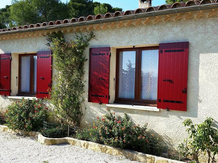 volet-battant5 Pose et rénovation de menuiseries à Houdan dans les Yvelines